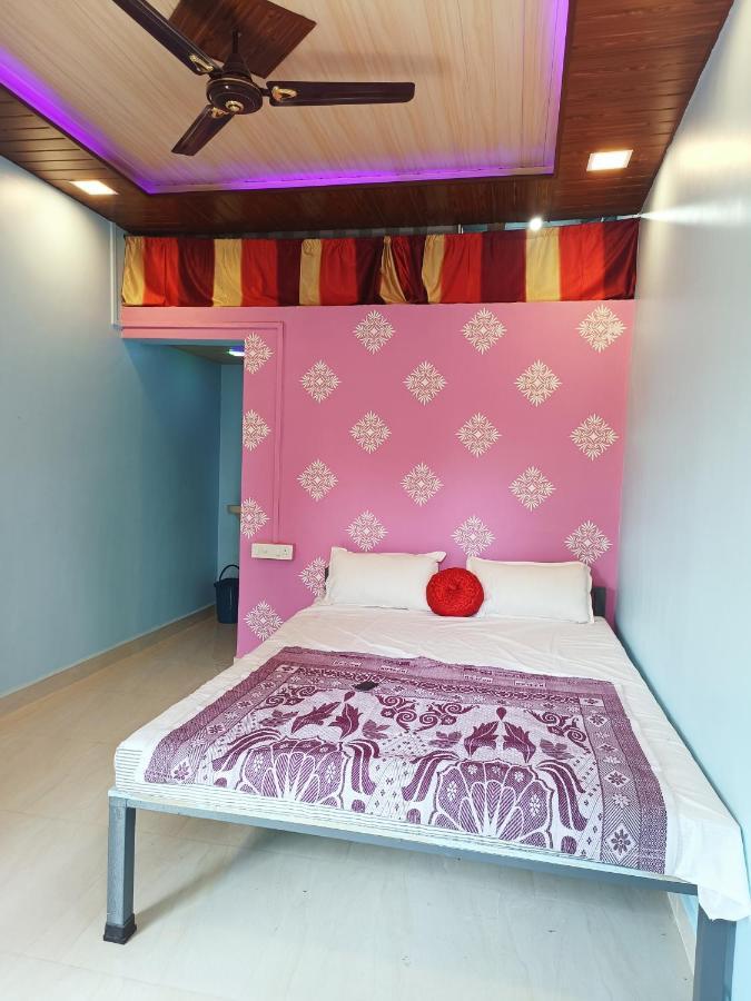 Shree Nivas Home Stay Srīvardhan エクステリア 写真