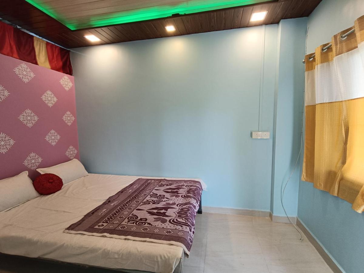 Shree Nivas Home Stay Srīvardhan エクステリア 写真